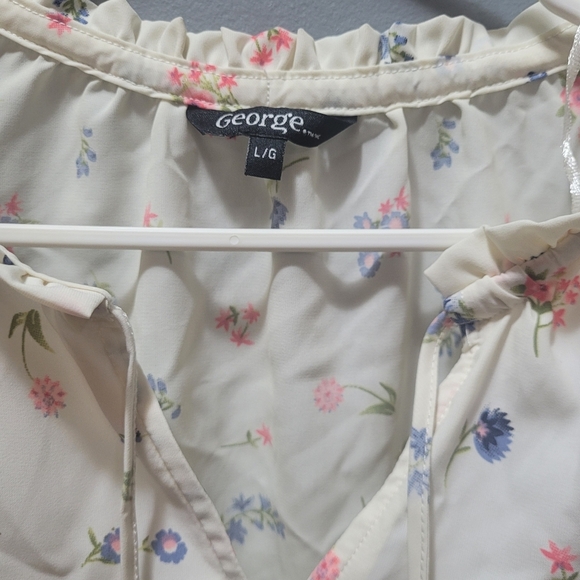 George white w/floral pattern top Size L - Picture 3 of 6